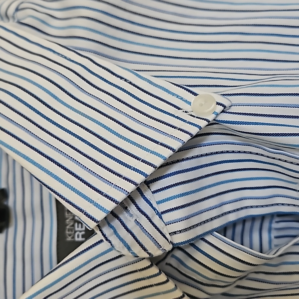 Kenneth Cole Reaction men's long sleeve button up - Picture 3 of 6